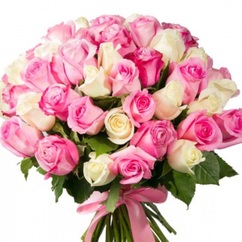 Букет из 55 белых и розовых роз Кения
